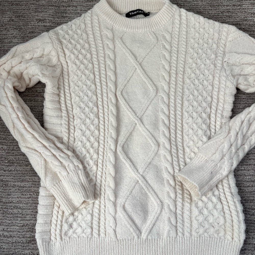 Vamtac Cream Cable Knit Sweater